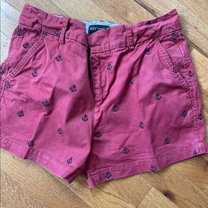 Jones New York, Preppy anchor-motif shorts